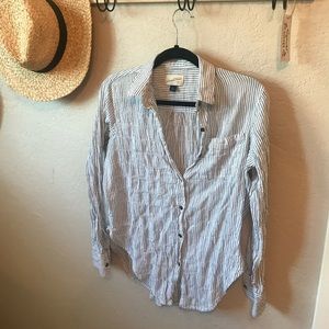 Super cute cotton button-down